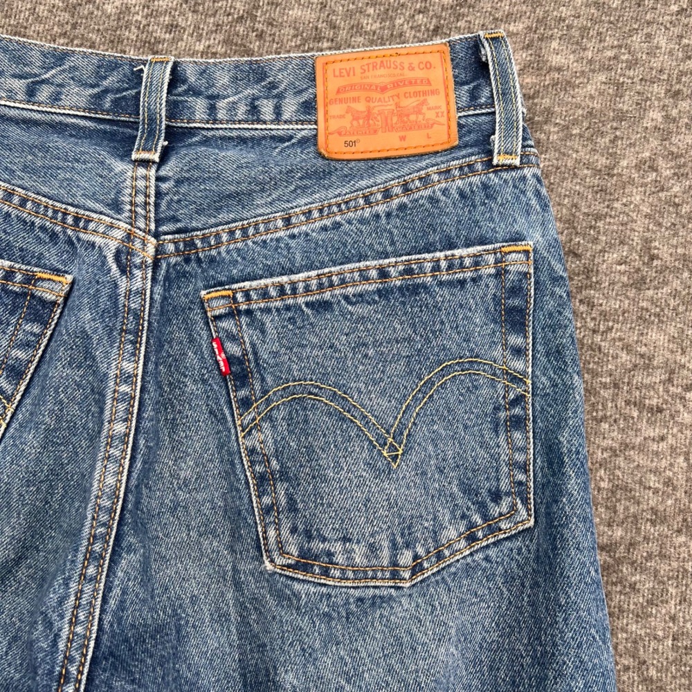 Levis 501 Original Fit Jeans Womens Medium Wash Blue Straight Leg Cotton Denim - Picture 8 of 15